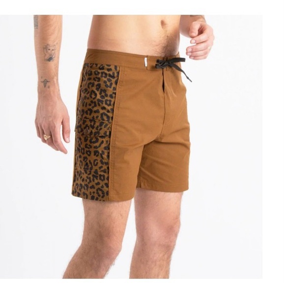 Board Shorts LOT Banks Size 32 Leopard Brown Vandelay T Shirt Resort Swim Beach - Picture 2 of 11